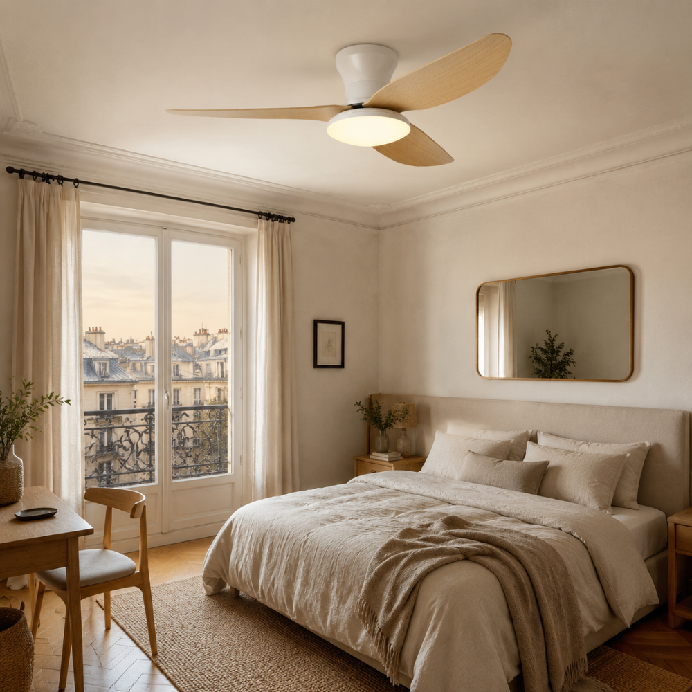 Plafonnier ventilateur LED blanc et bois clair – vue 2